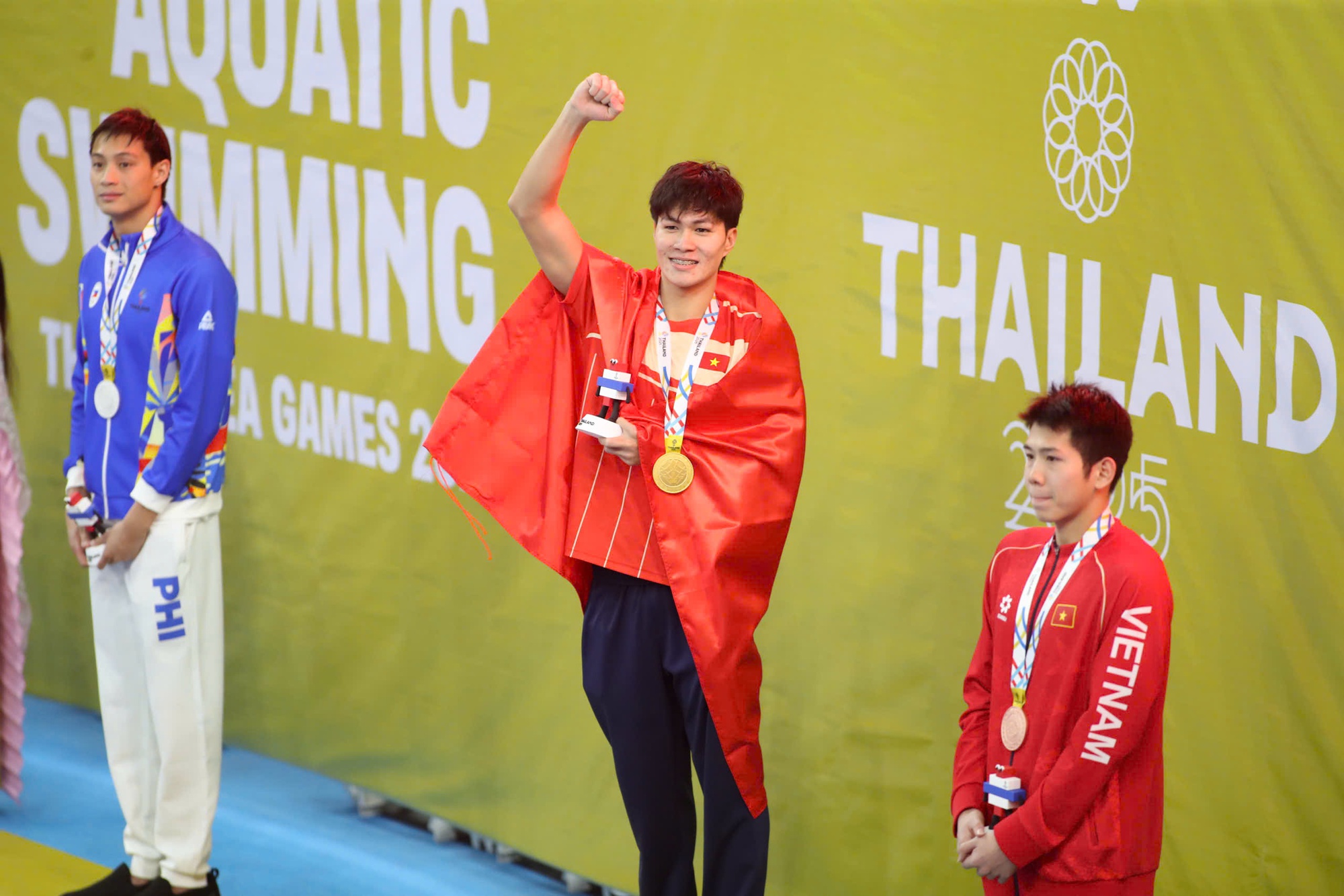 Ngắm trai 6 múi Trần Hưng Nguyên bơi "out trình" ở SEA Games, giành HCV cho Việt Nam- Ảnh 3. Ngắm trai 6 múi Trần Hưng Nguyên bơi "out trình" ở SEA Games, giành HCV cho Việt Nam- Ảnh 3.