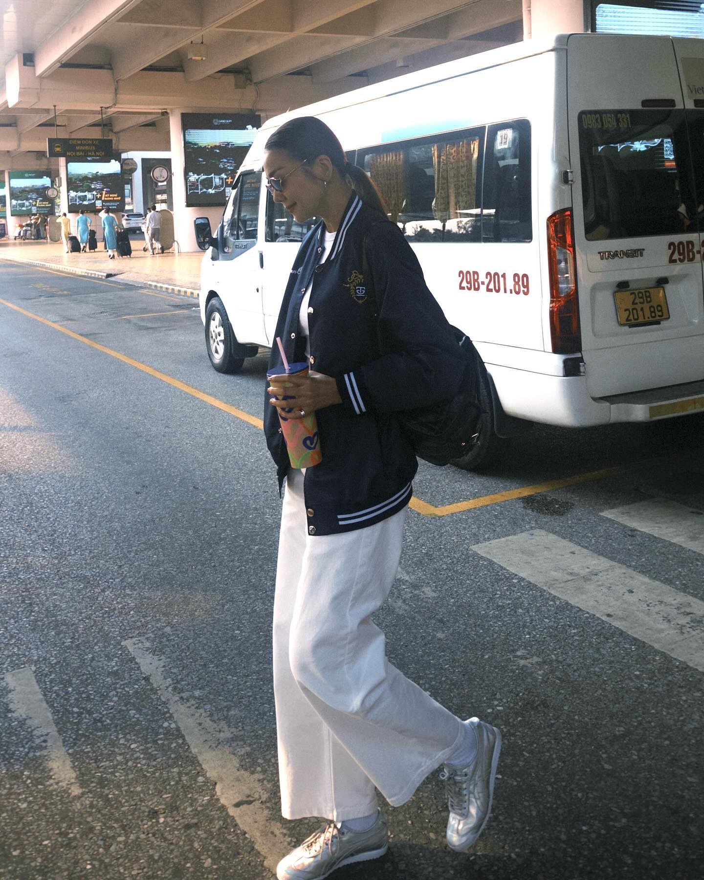 Phạm Thanh Hằng mặc gì cũng trẻ trung là nhờ 4 mẫu giày hack tuổi- Ảnh 5. Phạm Thanh Hằng mặc gì cũng trẻ trung là nhờ 4 mẫu giày hack tuổi- Ảnh 5.