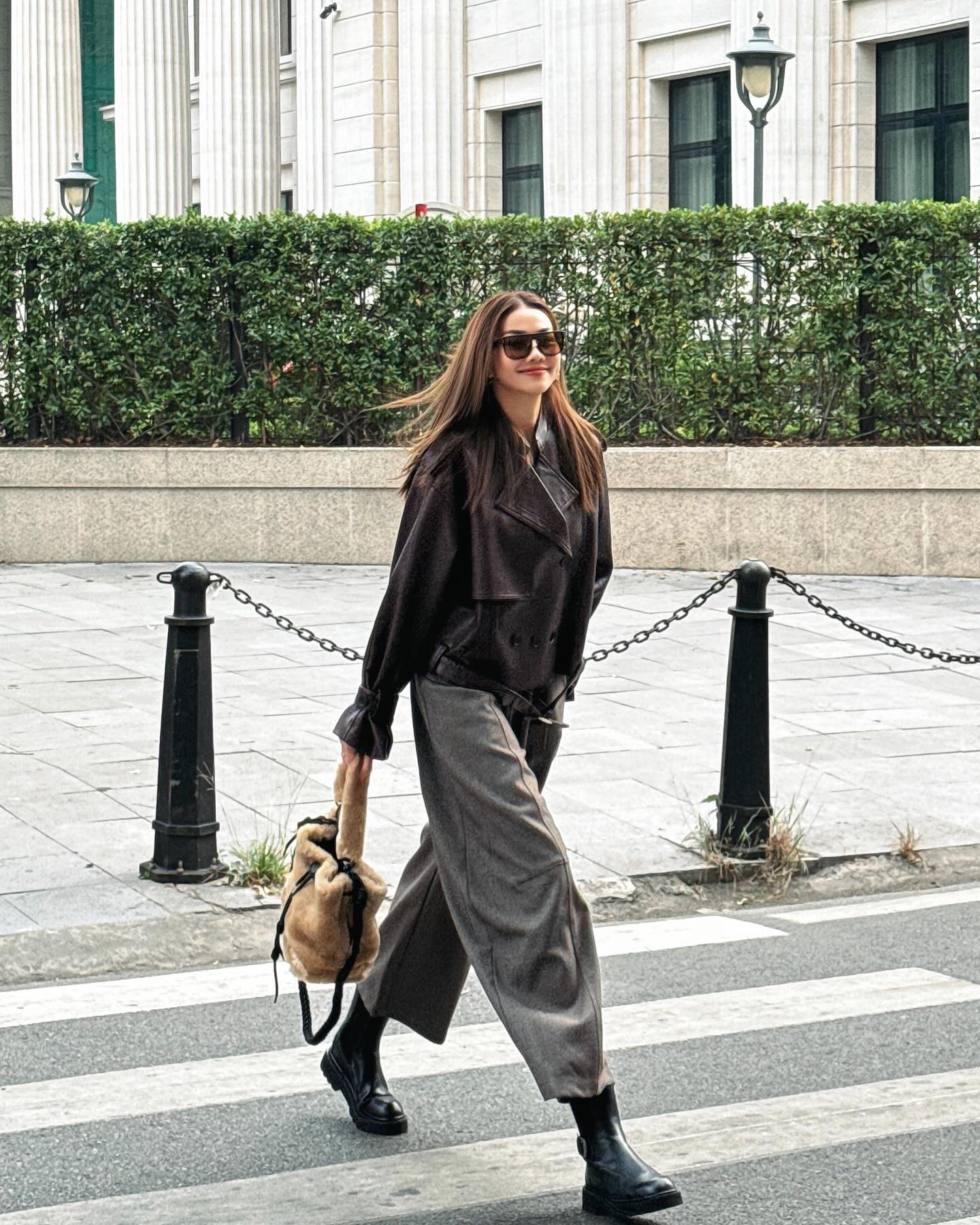 Phạm Thanh Hằng mặc gì cũng trẻ trung là nhờ 4 mẫu giày hack tuổi- Ảnh 1. Phạm Thanh Hằng mặc gì cũng trẻ trung là nhờ 4 mẫu giày hack tuổi- Ảnh 1.