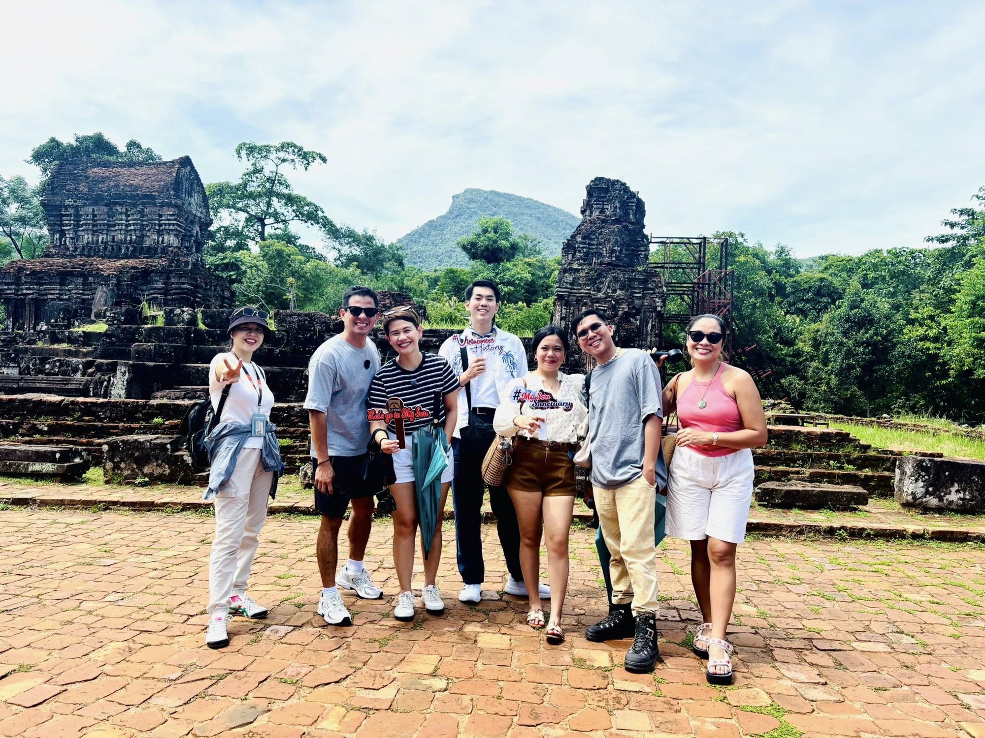 Hơn 430.000 lượt khách tham quan Mỹ Sơn năm 2025- Ảnh 2. Hơn 430.000 lượt khách tham quan Mỹ Sơn năm 2025- Ảnh 2.