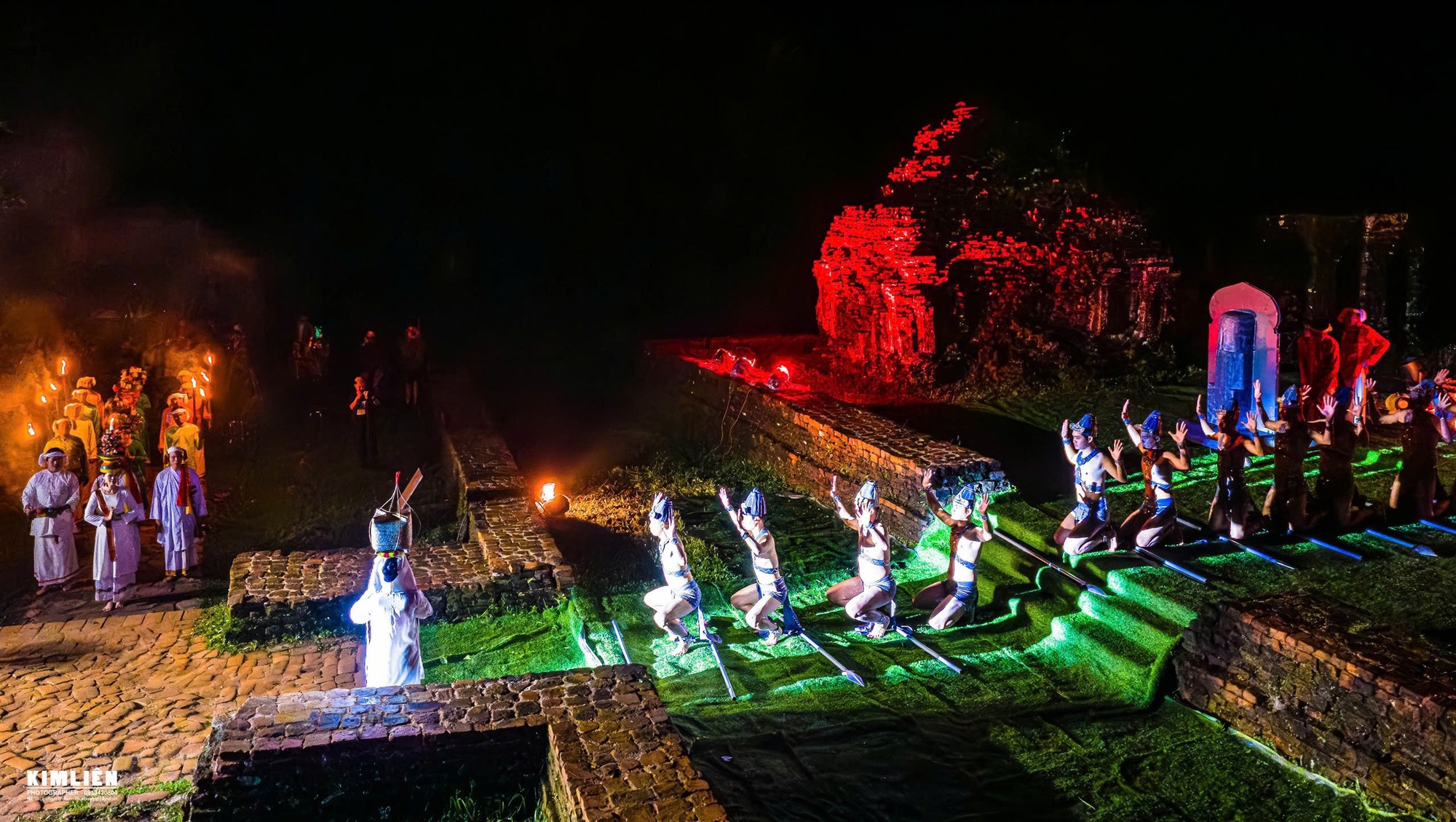 Hơn 430.000 lượt khách tham quan Mỹ Sơn năm 2025- Ảnh 4. Hơn 430.000 lượt khách tham quan Mỹ Sơn năm 2025- Ảnh 4.