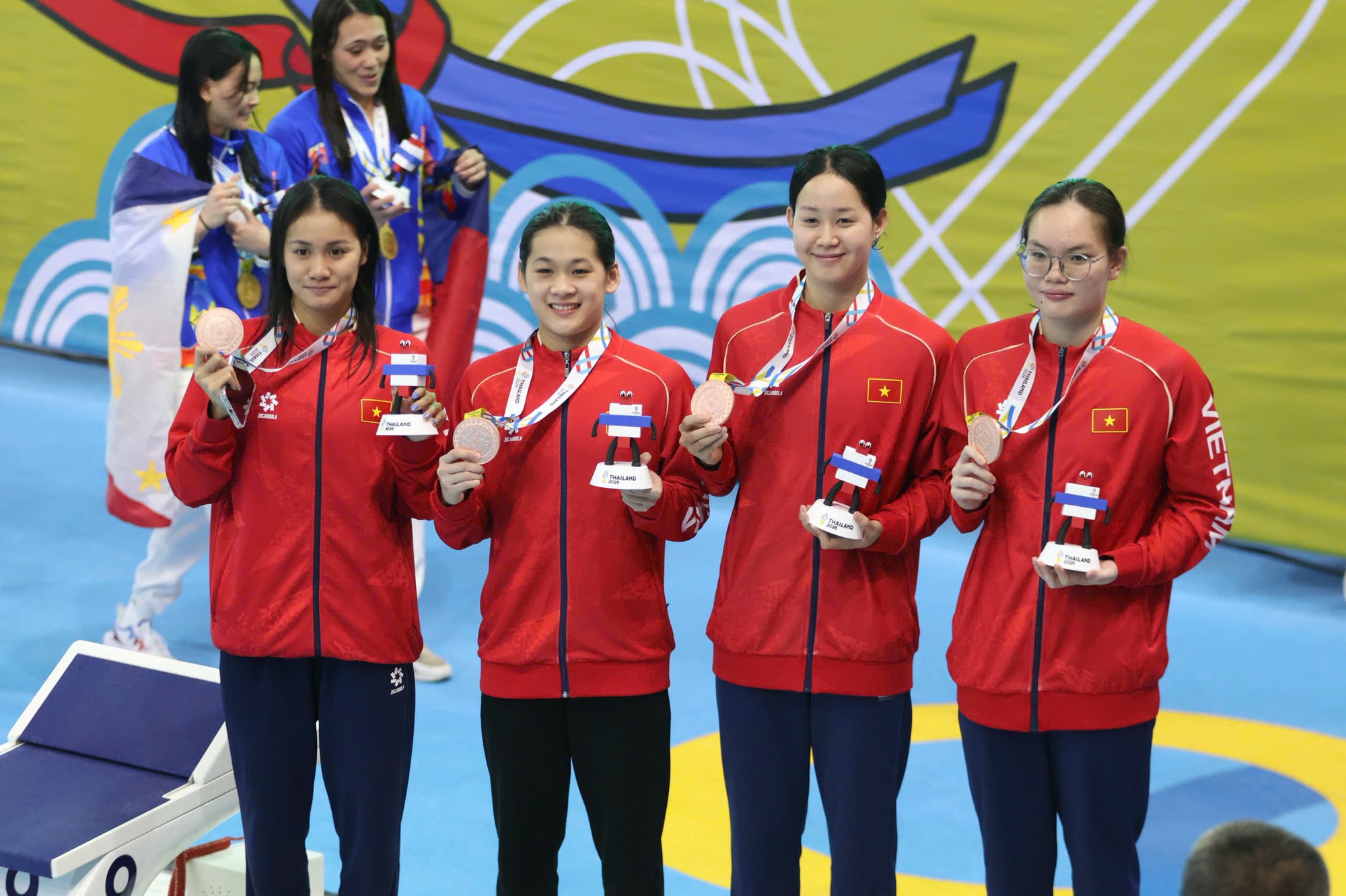 4 "tiểu tiên cá" mang về huy chương lịch sử cho bơi Việt Nam ở SEA Games sau 22 năm- Ảnh 1. 4 "tiểu tiên cá" mang về huy chương lịch sử cho bơi Việt Nam ở SEA Games sau 22 năm- Ảnh 1.
