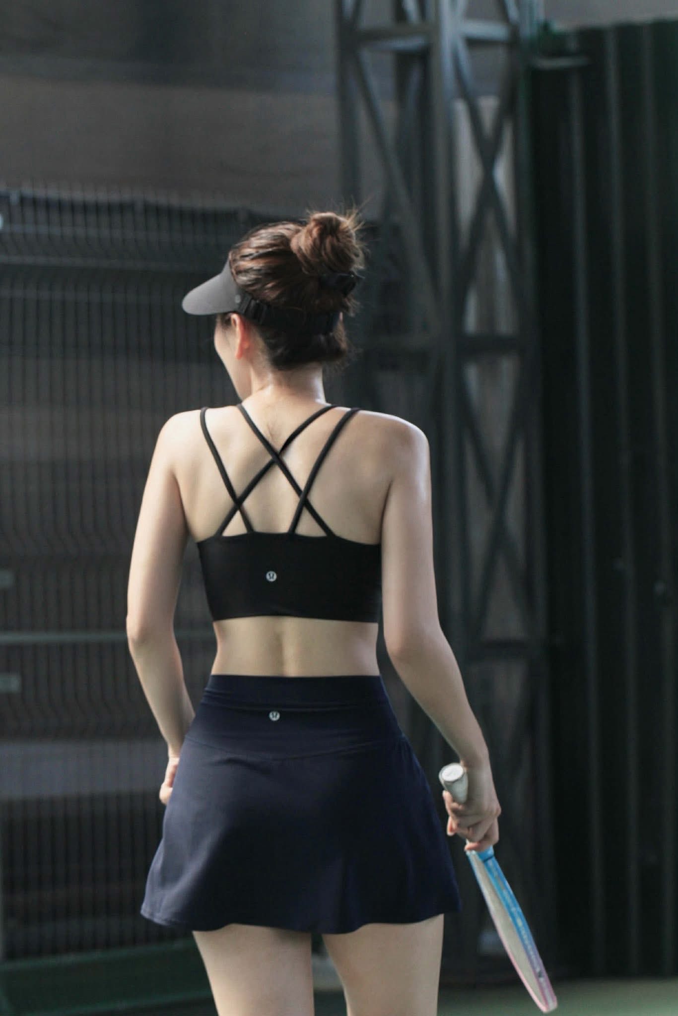 Có mấy tấm ảnh Chi Pu trong style sexy chơi pickleball thôi mà netizen ngắm mãi không rời: Visual bùng nổ, body nét từng centimet!- Ảnh 4. Có mấy tấm ảnh Chi Pu trong style sexy chơi pickleball thôi mà netizen ngắm mãi không rời: Visual bùng nổ, body nét từng centimet!- Ảnh 4.