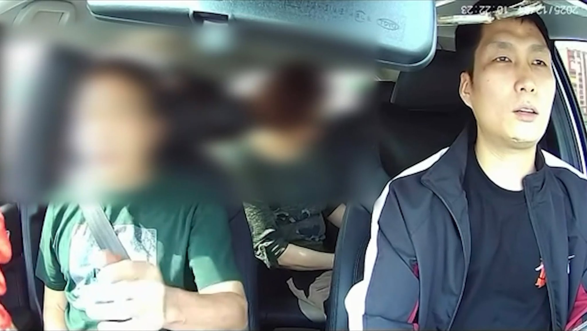 Giúp tìm ví cho khách Việt kiều, tài xế taxi ở Hải Phòng từ chối tiền cảm ơn, về nhà phát hiện điều bất ngờ- Ảnh 1. Giúp tìm ví cho khách Việt kiều, tài xế taxi ở Hải Phòng từ chối tiền cảm ơn, về nhà phát hiện điều bất ngờ- Ảnh 1.