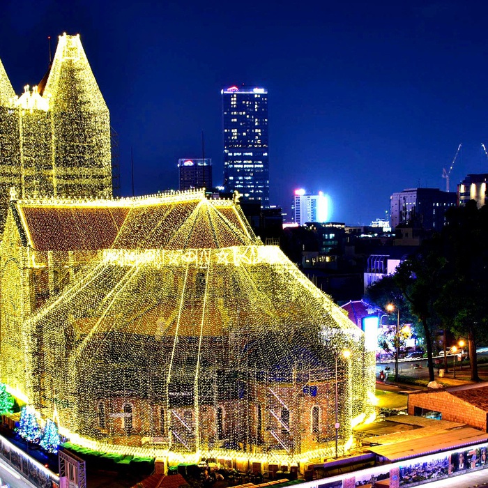 Giống Thượng Hải, điểm ngay trung tâm TP.HCM khiến nhiều người xếp hàng chỉ để xem khoảnh khắc lúc 18h45- Ảnh 5. Giống Thượng Hải, điểm ngay trung tâm TP.HCM khiến nhiều người xếp hàng chỉ để xem khoảnh khắc lúc 18h45- Ảnh 5.