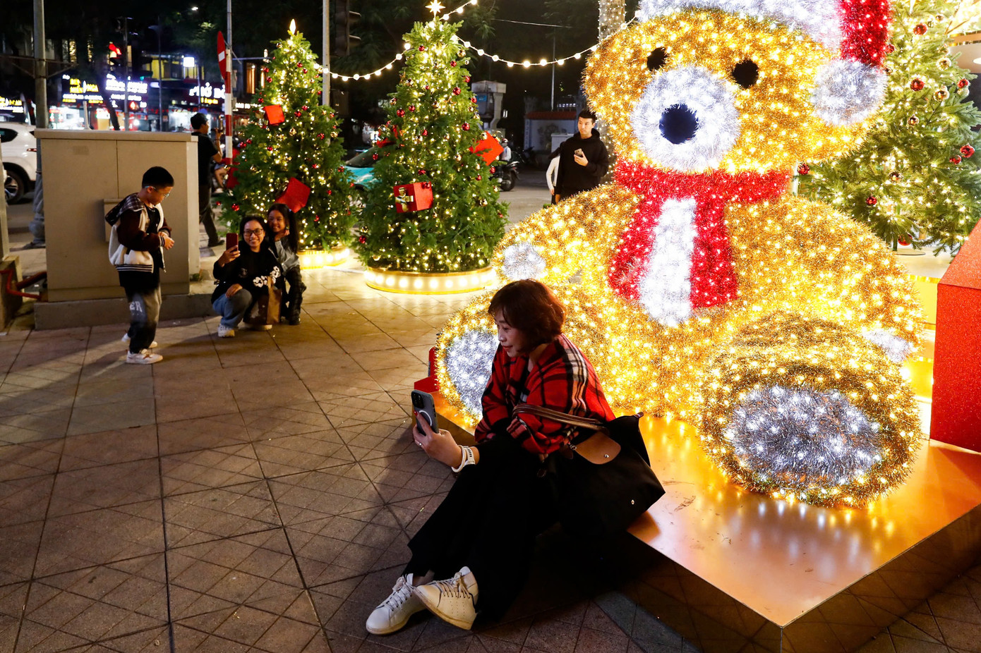 Hà Nội như 'bản hòa tấu ánh sáng' dịp Giáng sinh- Ảnh 5.