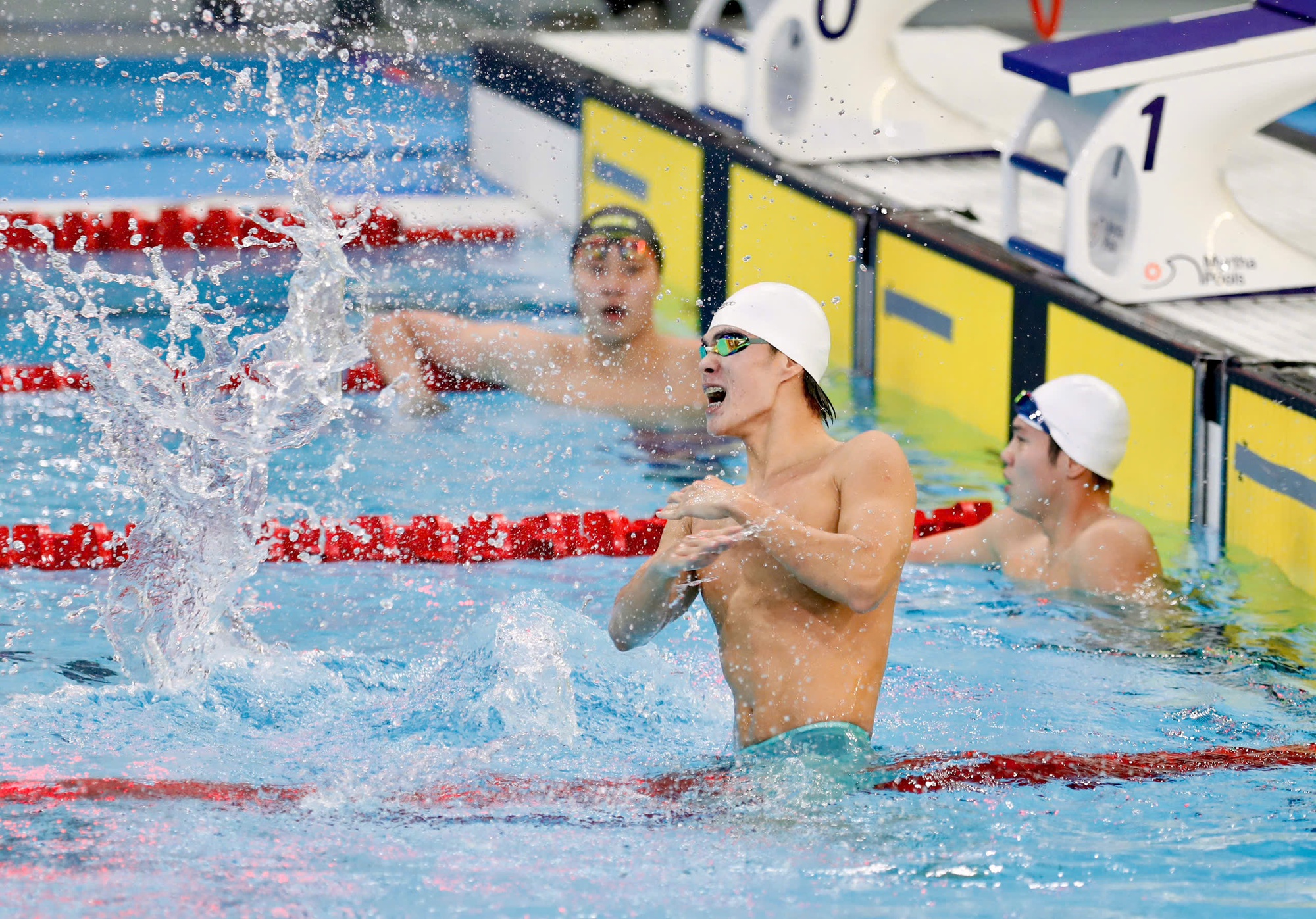 Ngắm trai 6 múi Trần Hưng Nguyên bơi "out trình" ở SEA Games, giành HCV cho Việt Nam- Ảnh 7. Ngắm trai 6 múi Trần Hưng Nguyên bơi "out trình" ở SEA Games, giành HCV cho Việt Nam- Ảnh 7.