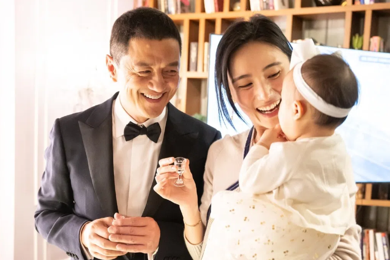 Lộ diện cô con gái thứ 4 bị cắt chi sau trận động đất của Lý Á Bằng- Ảnh 5. Lộ diện cô con gái thứ 4 bị cắt chi sau trận động đất của Lý Á Bằng- Ảnh 5.