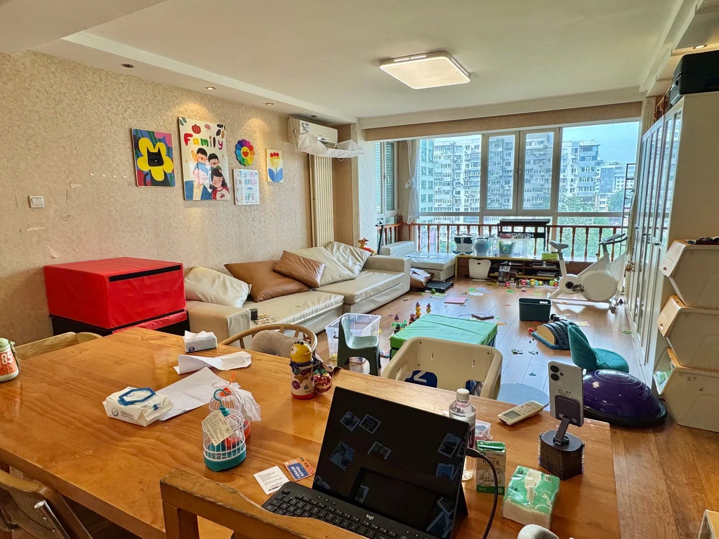 Cứ về đến cửa là tụt mood, lòng nặng trĩu? 6 mẹo dân gian 