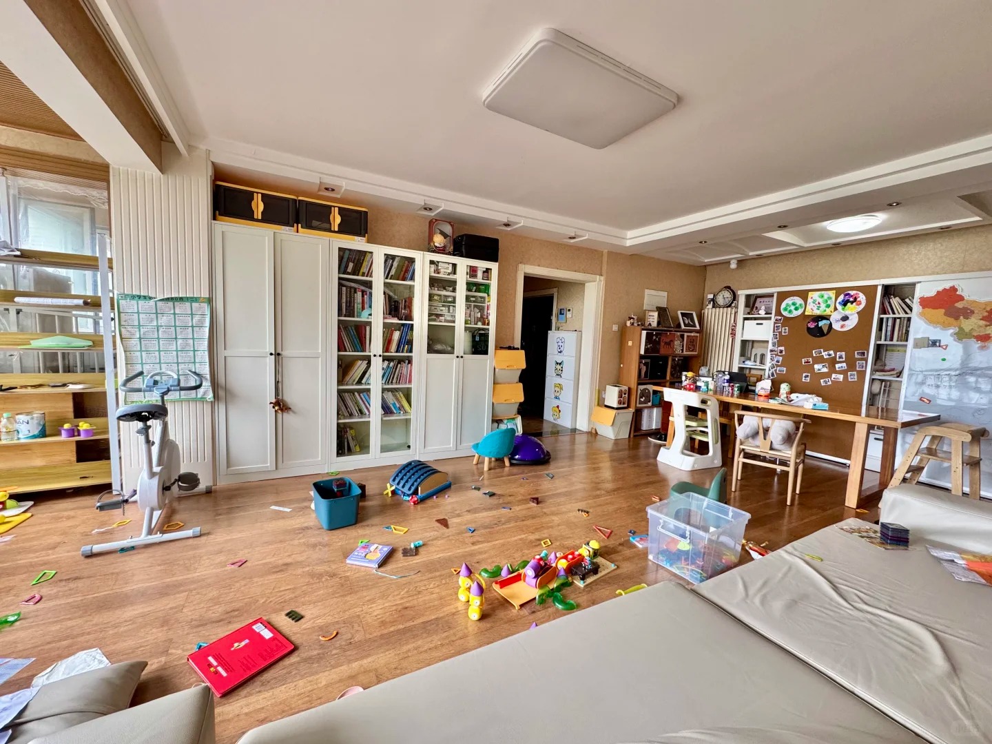 Cứ về đến cửa là tụt mood, lòng nặng trĩu? 6 mẹo dân gian 