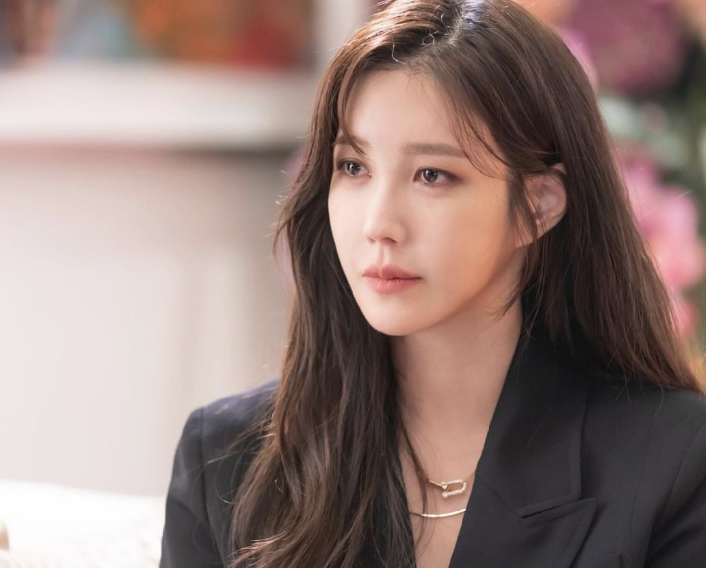 Mỹ nhân Penthouse gặp sự cố, liên tục che mặt, khiến gần 5 triệu người thắc mắc- Ảnh 14.