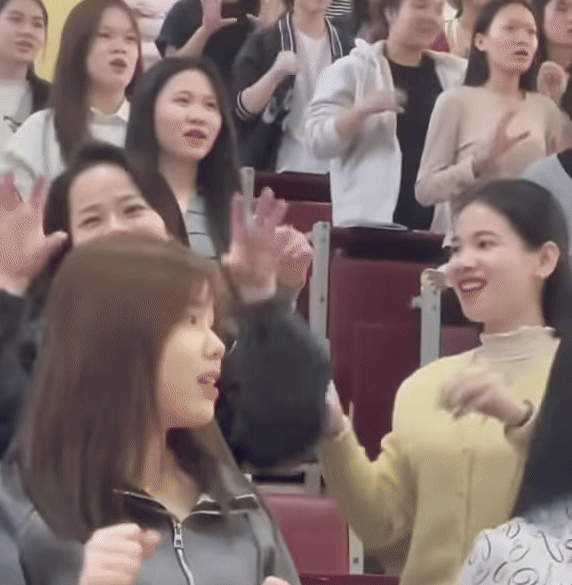 Giáo trình "tuyệt mật" của các cô giáo mầm non tương lai bị lộ!- Ảnh 2. Giáo trình "tuyệt mật" của các cô giáo mầm non tương lai bị lộ!- Ảnh 2.