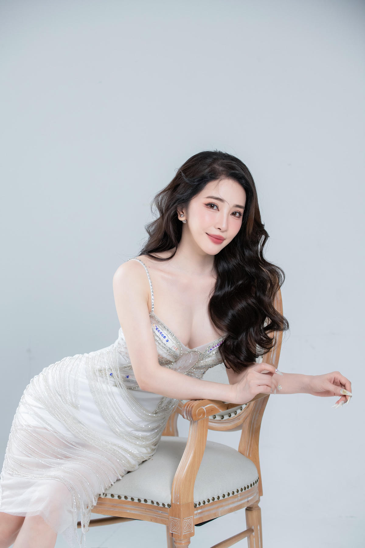 Mỹ nhân Việt duy nhất đổi đời nhờ bị cả nước chê xấu, giờ là nữ thần gợi cảm sở hữu body mướt mượt- Ảnh 4. Mỹ nhân Việt duy nhất đổi đời nhờ bị cả nước chê xấu, giờ là nữ thần gợi cảm sở hữu body mướt mượt- Ảnh 4.