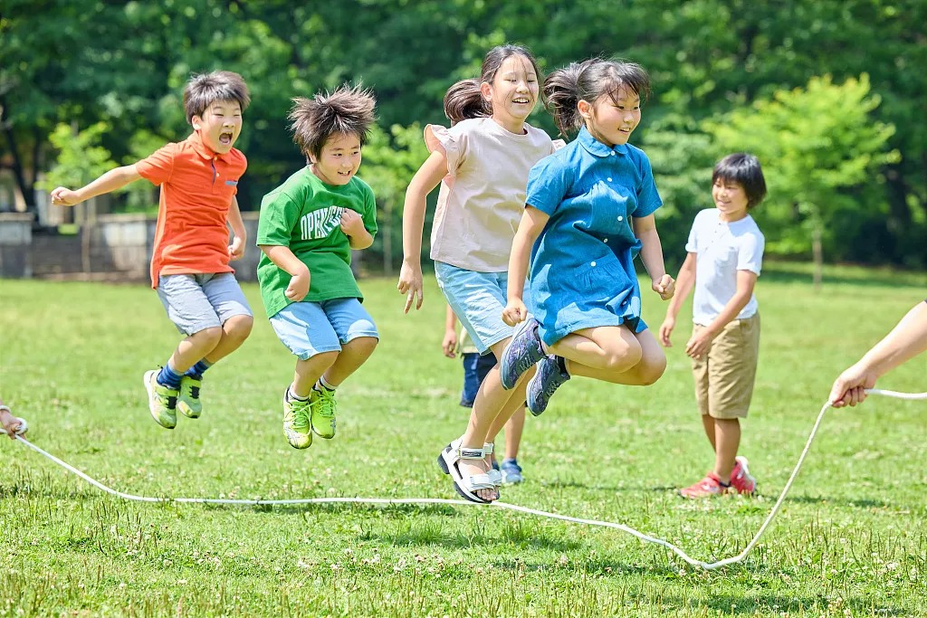 Trẻ được phép và không được phép dùng điện thoại từ nhỏ lớn lên sẽ khác nhau một trời một vực- Ảnh 2.
