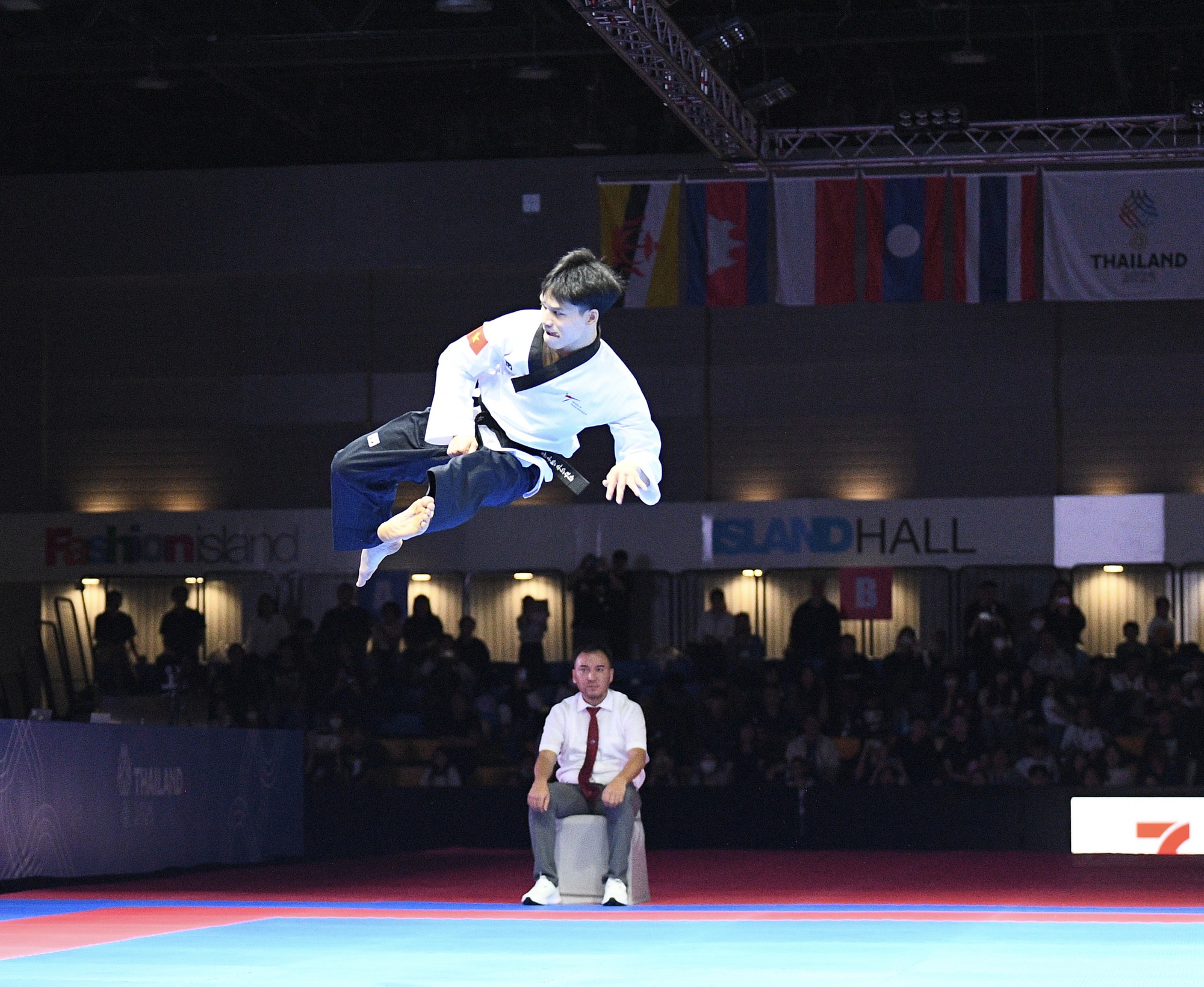 Ảnh: Taekwondo gặt HCV cho đoàn Việt Nam sau cả ngày dài, kết thúc bằng nước mắt hạnh phúc vô bờ- Ảnh 4. Ảnh: Taekwondo gặt HCV cho đoàn Việt Nam sau cả ngày dài, kết thúc bằng nước mắt hạnh phúc vô bờ- Ảnh 4.