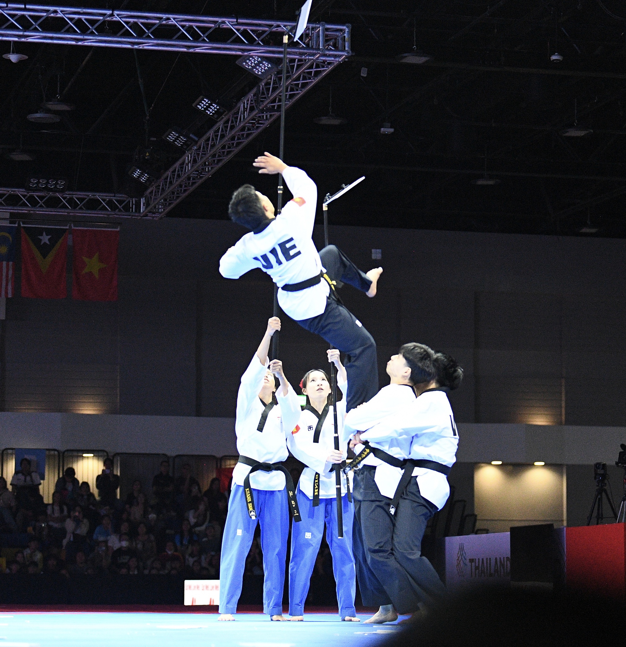 Ảnh: Taekwondo gặt HCV cho đoàn Việt Nam sau cả ngày dài, kết thúc bằng nước mắt hạnh phúc vô bờ- Ảnh 7. Ảnh: Taekwondo gặt HCV cho đoàn Việt Nam sau cả ngày dài, kết thúc bằng nước mắt hạnh phúc vô bờ- Ảnh 7.