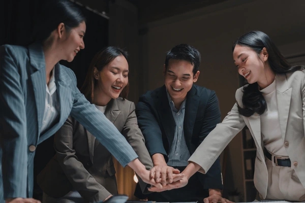 Có 3 kiểu người cả đời không thể nghèo: Sau trung niên mới hiểu lý do top 1 "càng già càng giàu"- Ảnh 1. Có 3 kiểu người cả đời không thể nghèo: Sau trung niên mới hiểu lý do top 1 "càng già càng giàu"- Ảnh 1.