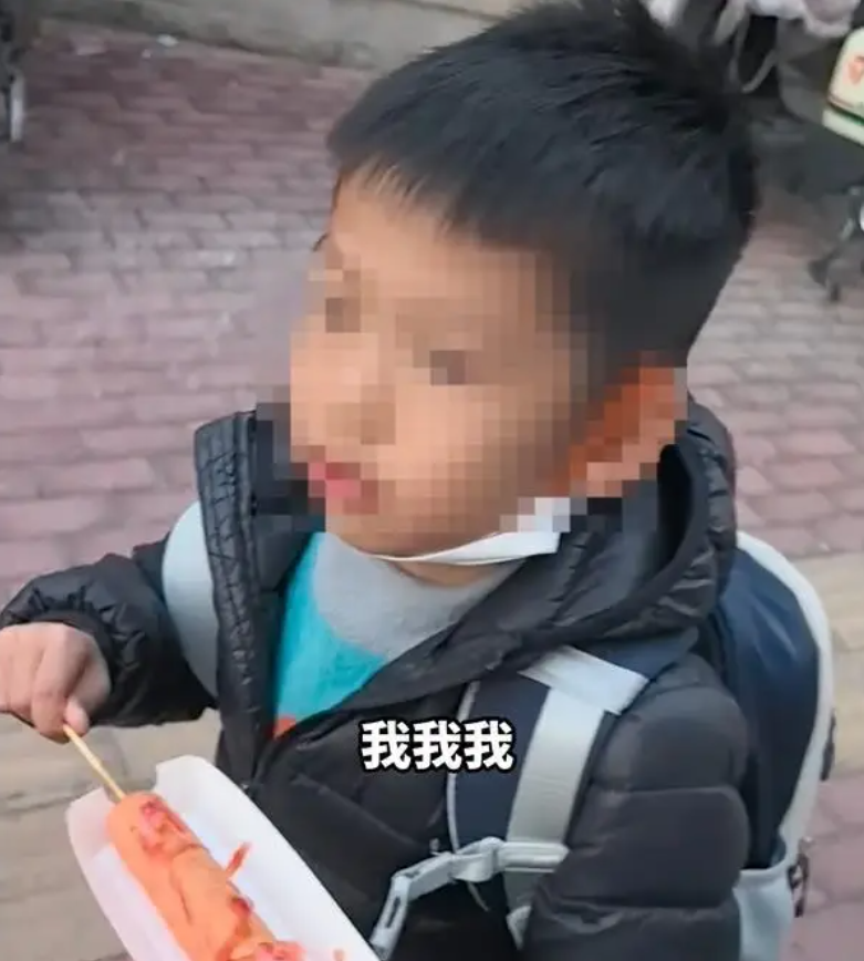 Con thi được điểm thấp, hành động bất ngờ của mẹ khiến cả MXH bàn tán: "Động viên giả tạo đến nỗi chính đứa con cũng ngại!"- Ảnh 1. Con thi được điểm thấp, hành động bất ngờ của mẹ khiến cả MXH bàn tán: "Động viên giả tạo đến nỗi chính đứa con cũng ngại!"- Ảnh 1.