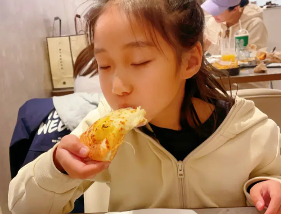 Mẹ lên mạng trách móc con gái, nghe lý do nhiều người nổi da gà: "Ở cùng với người mẹ như này thật tội!"- Ảnh 1. Mẹ lên mạng trách móc con gái, nghe lý do nhiều người nổi da gà: "Ở cùng với người mẹ như này thật tội!"- Ảnh 1.