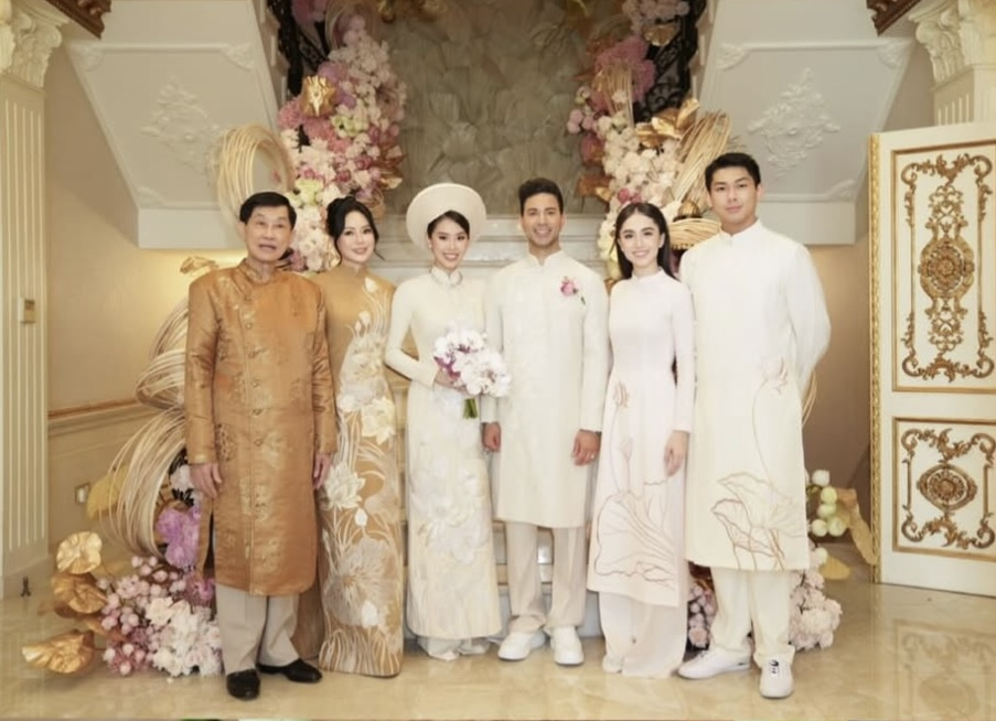 3 năm yêu con trai tỷ phú Johnathan Hạnh Nguyễn, thân thế của cô gái này vẫn là bí ẩn lớn!- Ảnh 3.