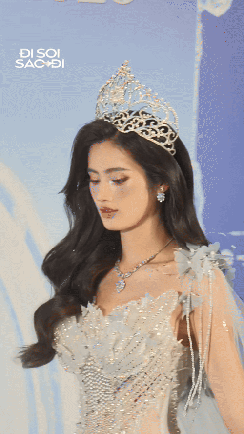 Ý Nhi vượt ải camera thường, Lương Thùy Linh khoe vòng 1 ngồn ngộn hậu bị chê xuống sắc- Ảnh 2. Ý Nhi vượt ải camera thường, Lương Thùy Linh khoe vòng 1 ngồn ngộn hậu bị chê xuống sắc- Ảnh 2.