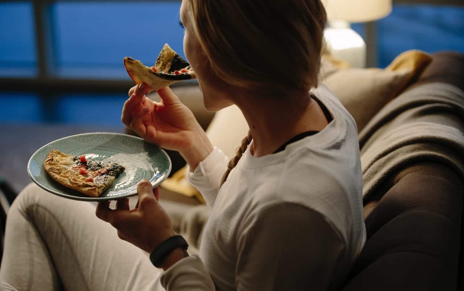 Buổi tối mà làm 4 điều này, cẩn thận kẻo đột quỵ đến lúc nào không hay- Ảnh 1. Buổi tối mà làm 4 điều này, cẩn thận kẻo đột quỵ đến lúc nào không hay- Ảnh 1.