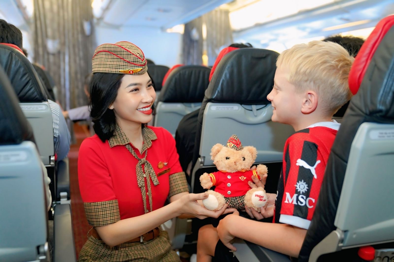 Siêu ngày đôi 12/12, săn vé siêu khuyến mãi giảm giá 100% cùng Vietjet- Ảnh 1. Siêu ngày đôi 12/12, săn vé siêu khuyến mãi giảm giá 100% cùng Vietjet- Ảnh 1.