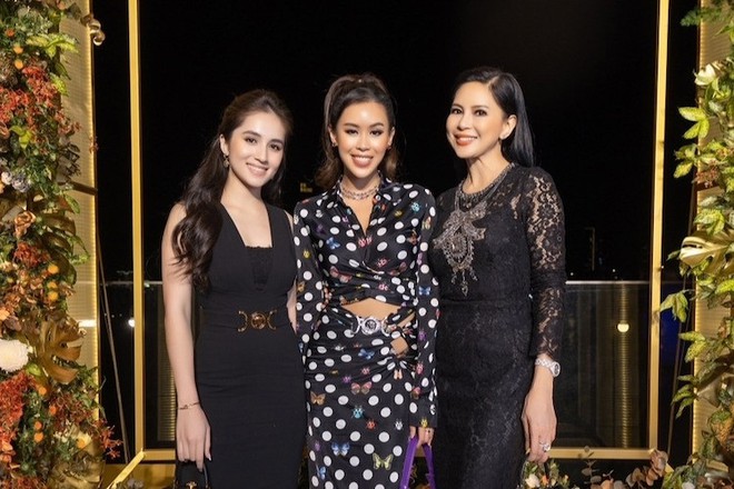 3 năm yêu con trai tỷ phú Johnathan Hạnh Nguyễn, thân thế của cô gái này vẫn là bí ẩn lớn!- Ảnh 6.