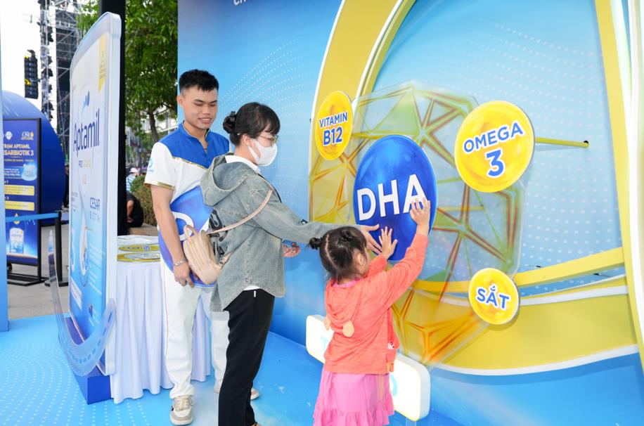 Hiền Thục, Phương Mỹ Chi, Bùi Công Nam “nuốt mic” cực cháy tại đêm nhạc thuộc chuỗi sự kiện “Vũ trụ dưỡng chất One Aptamil”- Ảnh 4.