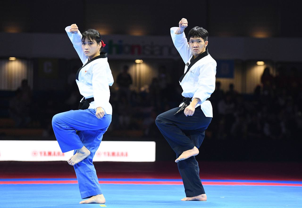 Tuyển thủ Việt Nam ôm đầu buồn bã khi thua đầy tranh cãi ở chung kết SEA Games, BHL khiếu nại cực căng- Ảnh 5.