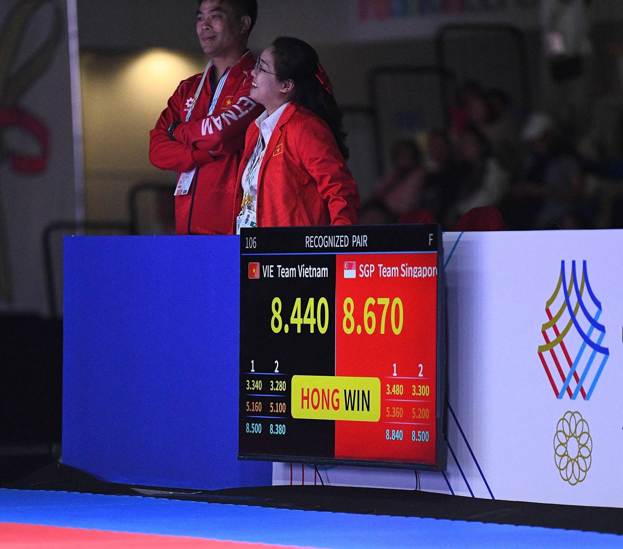 Tuyển thủ Việt Nam ôm đầu buồn bã khi thua đầy tranh cãi ở chung kết SEA Games, BHL khiếu nại cực căng- Ảnh 7.