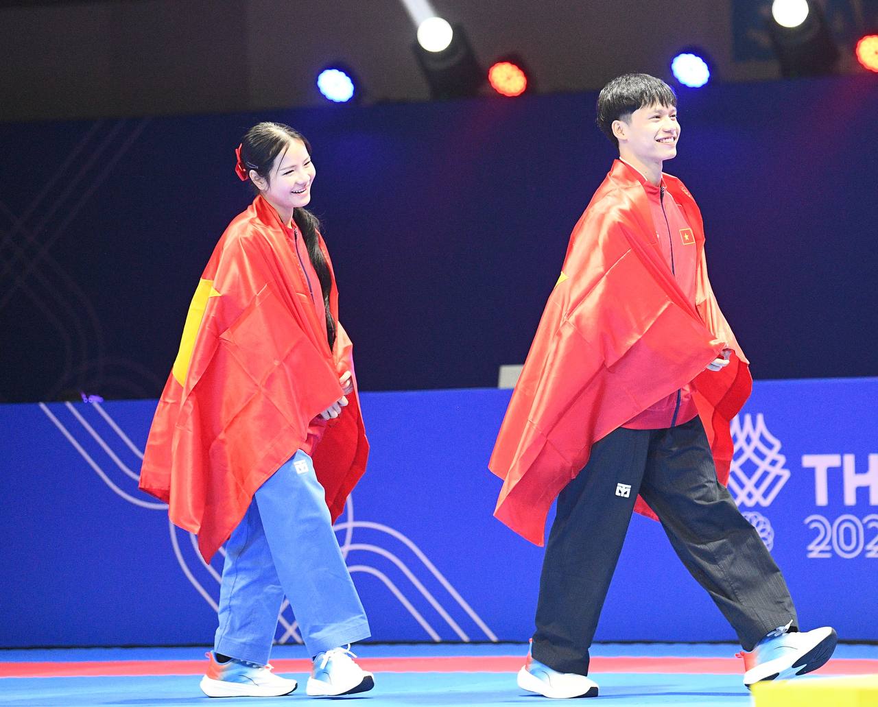 Video: Quá tự hào khoảnh khắc Quốc ca Việt Nam vang lên giữa nhà thi đấu SEA Games 33, Việt Nam vô địch!- Ảnh 11. Video: Quá tự hào khoảnh khắc Quốc ca Việt Nam vang lên giữa nhà thi đấu SEA Games 33, Việt Nam vô địch!- Ảnh 11.