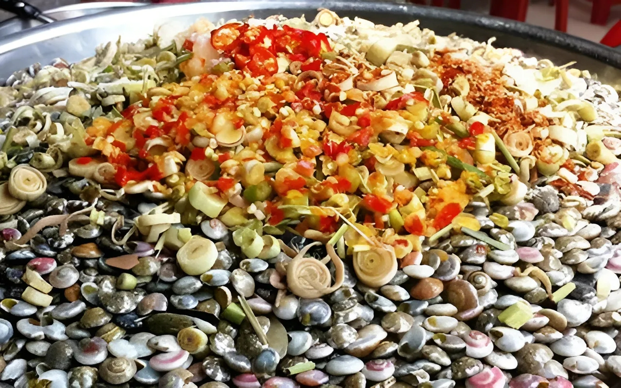 Nhìn sặc sỡ như "đồ hàng" nhưng đây lại là món ngon đặc biệt, nhiều người săn lùng: Vị bùi béo đặc trưng, giá thành cực rẻ- Ảnh 1. Nhìn sặc sỡ như "đồ hàng" nhưng đây lại là món ngon đặc biệt, nhiều người săn lùng: Vị bùi béo đặc trưng, giá thành cực rẻ- Ảnh 1.