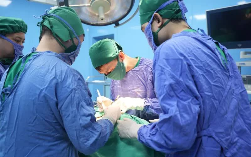 Mắc ung thư tuyến giáp xâm lấn nặng do chủ quan không tái khám- Ảnh 1.