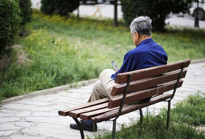 Bà giúp việc xin nghỉ đột ngột, trước khi đi chỉ nói đúng 1 câu: Người con dâu lập tức để ý đến bố chồng- Ảnh 2. Bà giúp việc xin nghỉ đột ngột, trước khi đi chỉ nói đúng 1 câu: Người con dâu lập tức để ý đến bố chồng- Ảnh 2.