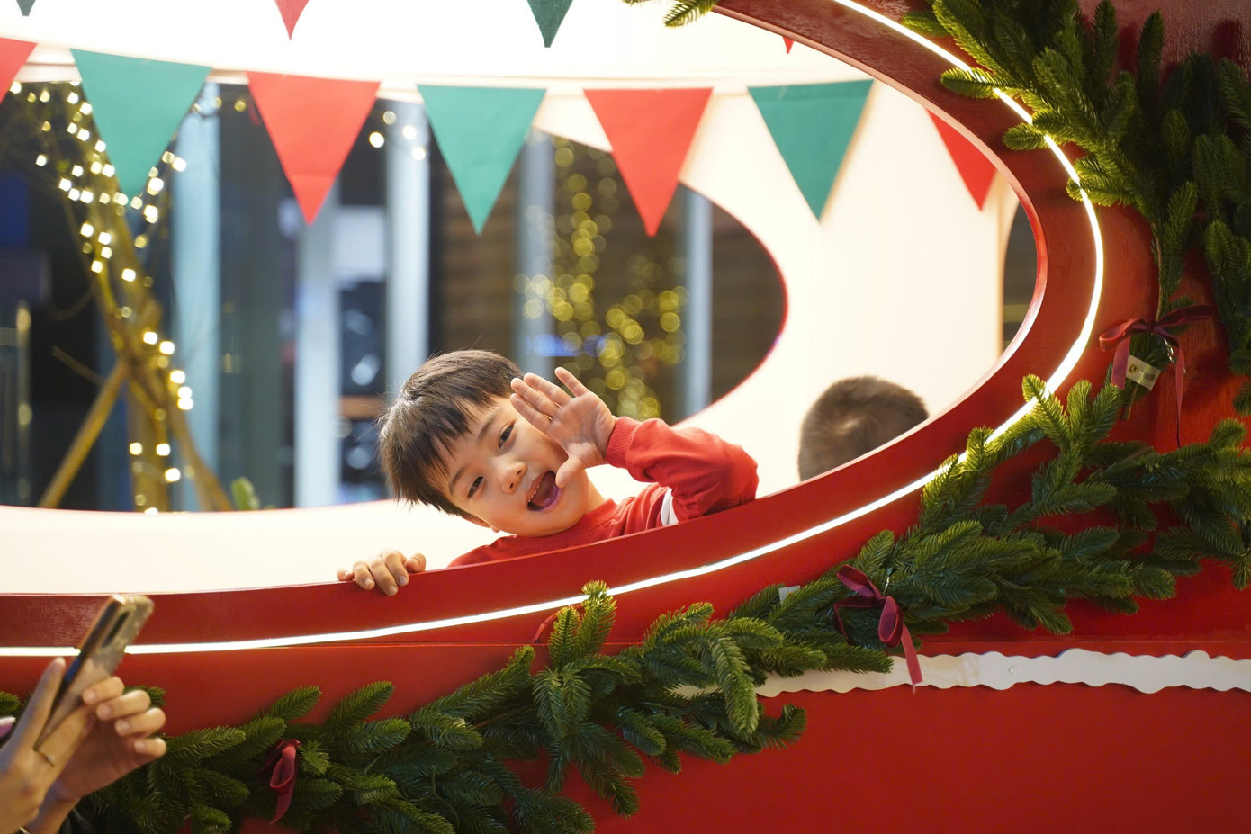 Hà Nội như 'bản hòa tấu ánh sáng' dịp Giáng sinh- Ảnh 14.