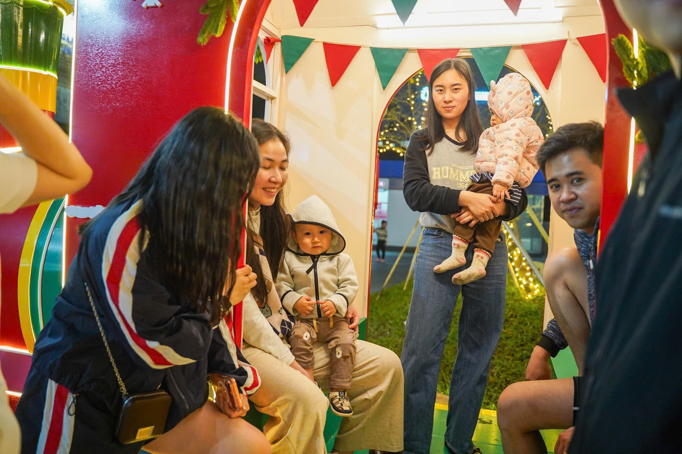 Hà Nội như 'bản hòa tấu ánh sáng' dịp Giáng sinh- Ảnh 7.