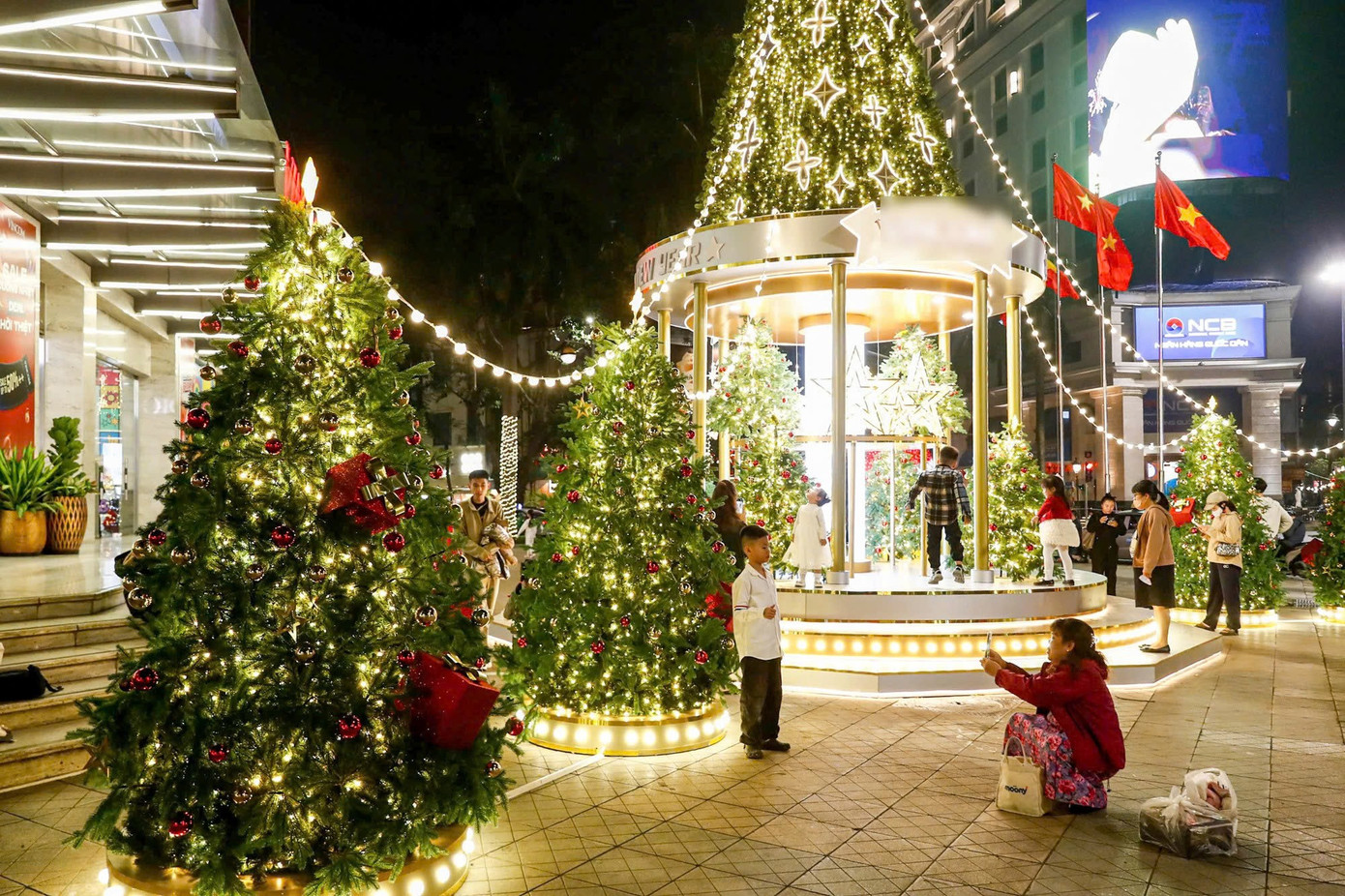 Hà Nội như 'bản hòa tấu ánh sáng' dịp Giáng sinh- Ảnh 4.