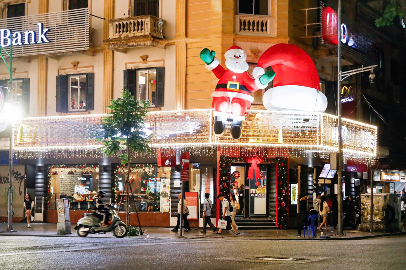 Hà Nội như 'bản hòa tấu ánh sáng' dịp Giáng sinh- Ảnh 2.