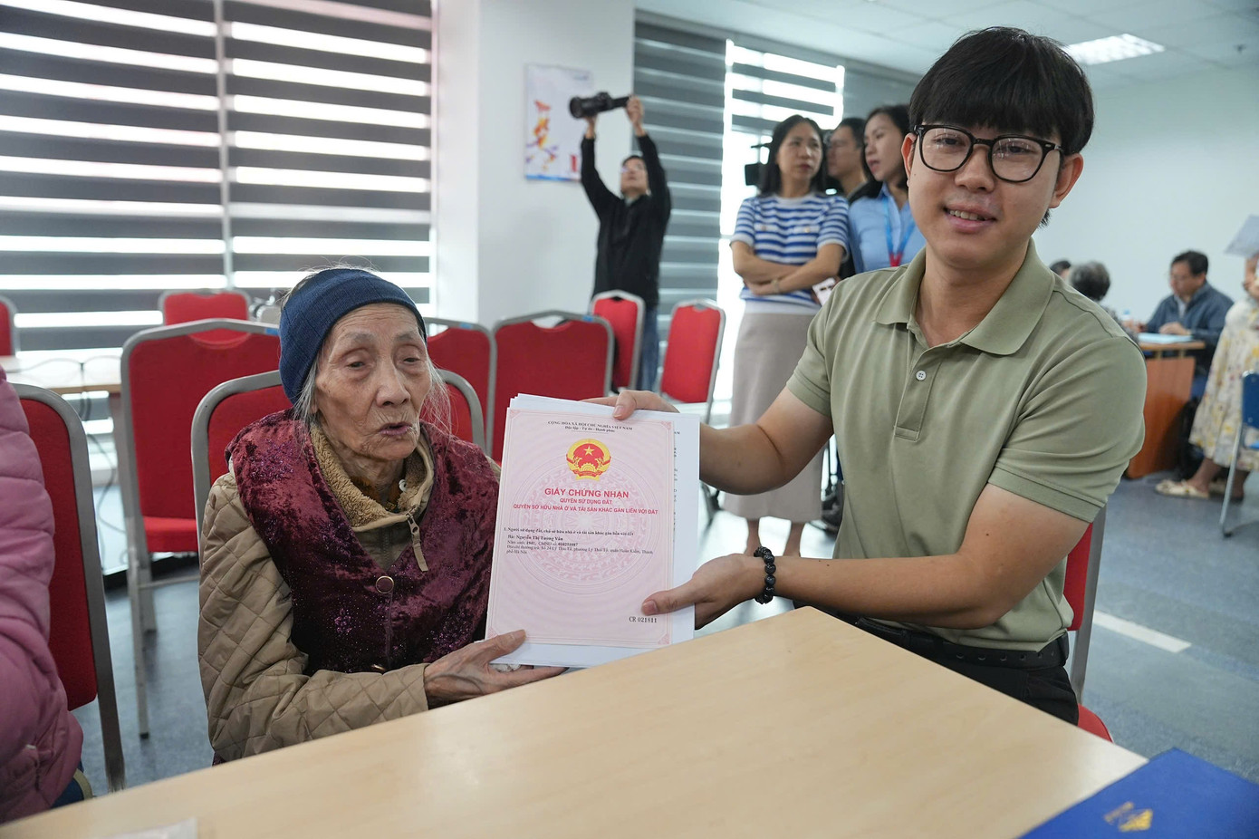 Người dân khu "đất kim cương" cạnh hồ Hoàn Kiếm nhận tiền đền bù dự án quảng trường- Ảnh 13.