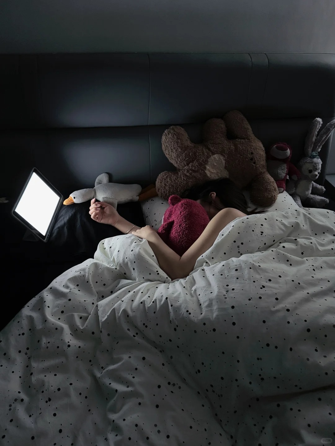 Điều bạn làm trên giường mỗi đêm hé lộ nhiều sự thật về chính con người bạn- Ảnh 1. Điều bạn làm trên giường mỗi đêm hé lộ nhiều sự thật về chính con người bạn- Ảnh 1.