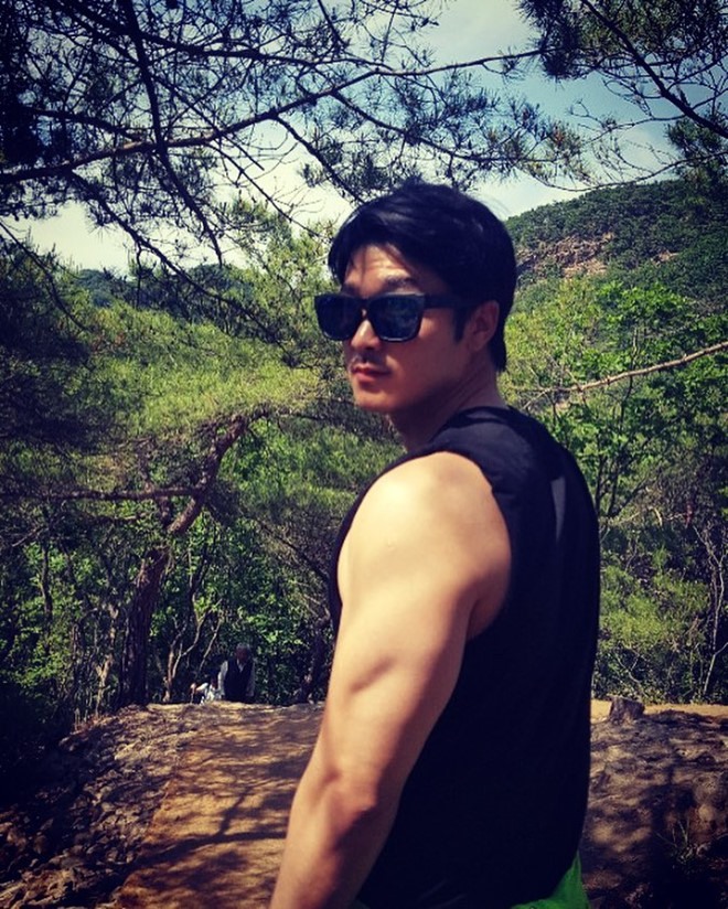 HLV thể lực ĐT Việt Nam tung ảnh cưới xịn xò, cô dâu xinh như idol Hàn, Duy Mạnh, Hoàng Đức thả tim chúc mừng- Ảnh 6.