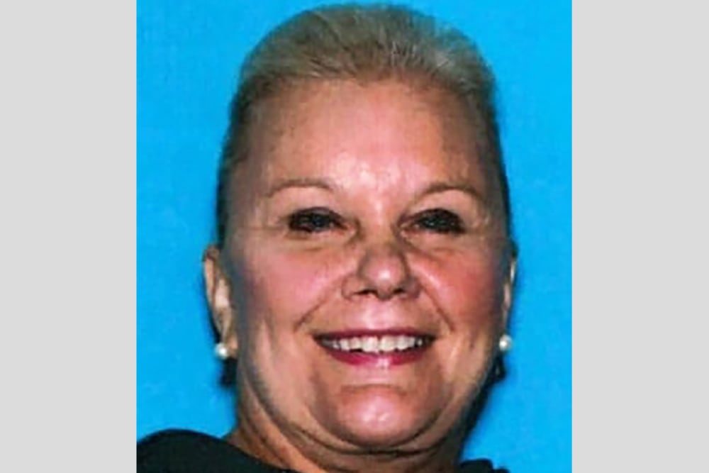 Thêm 1 “Anna lừa đảo” đang bị FBI truy lùng: Giả danh người thừa kế hãng hàng không, nhẹ nhàng chiếm đoạt 726 tỷ- Ảnh 1.