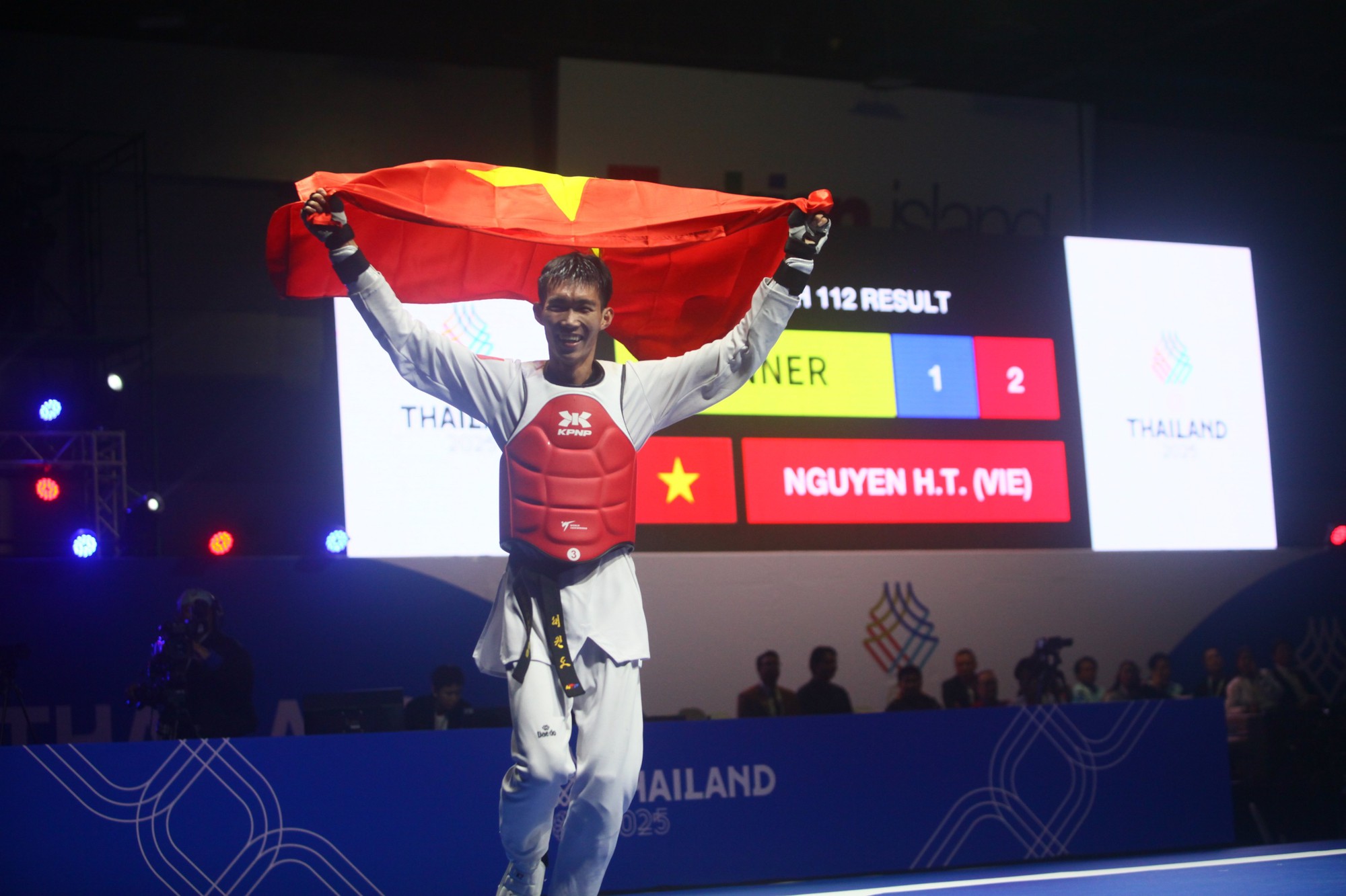 Võ Việt Nam "out trình" đánh cho đối thủ xây xẩm mặt mày, liên tiếp giành HCV SEA Games- Ảnh 1. Võ Việt Nam "out trình" đánh cho đối thủ xây xẩm mặt mày, liên tiếp giành HCV SEA Games- Ảnh 1.