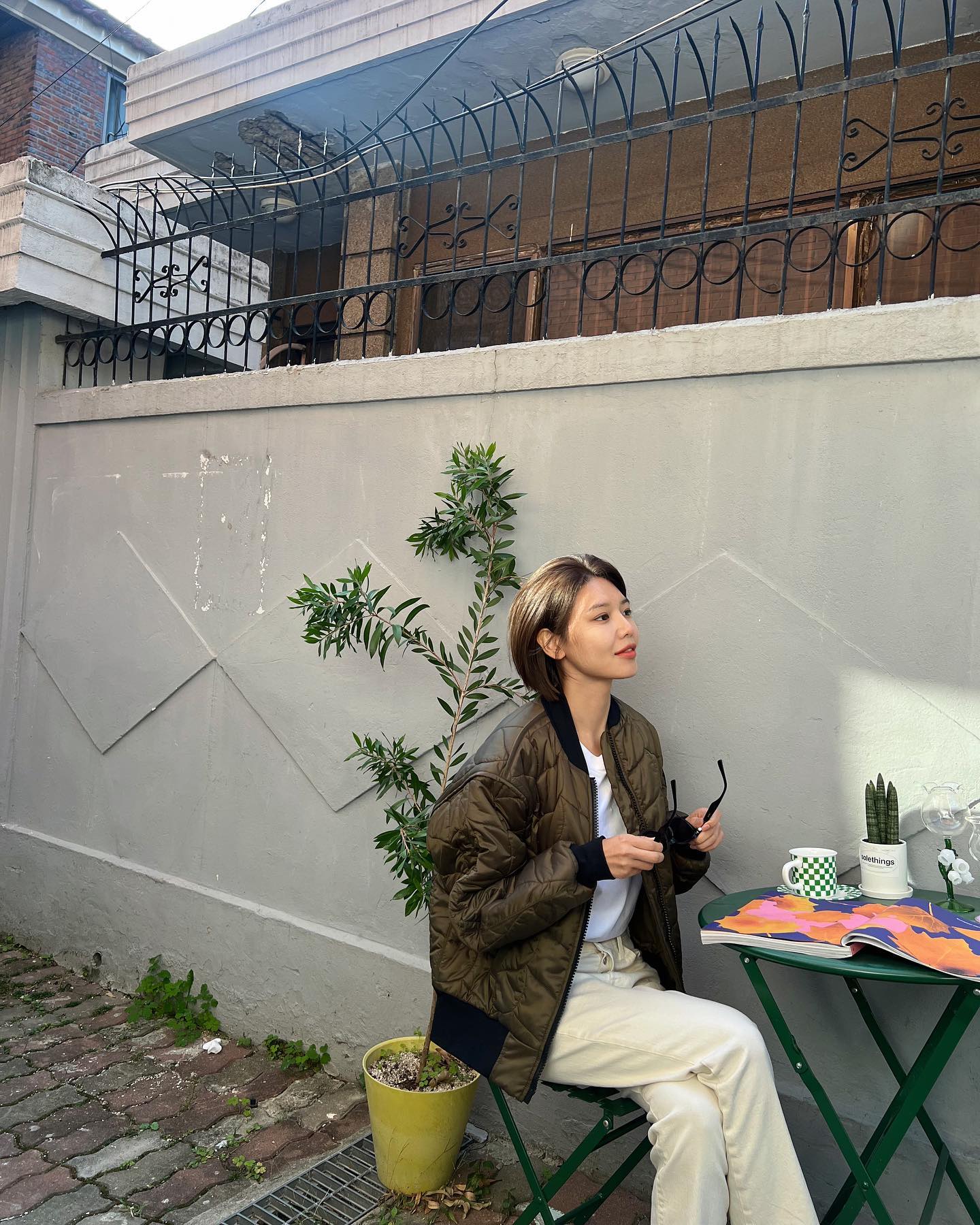 Bí quyết mặc đẹp của người yêu tài tử Jung Kyung Ho, U40 ai cũng muốn sành điệu như thế này- Ảnh 1. Bí quyết mặc đẹp của người yêu tài tử Jung Kyung Ho, U40 ai cũng muốn sành điệu như thế này- Ảnh 1.