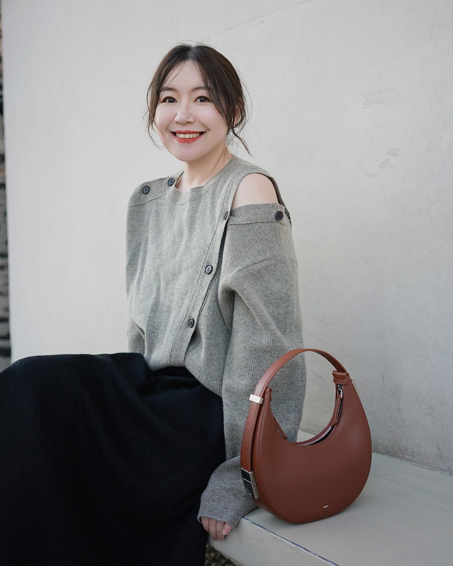 Phụ nữ sành điệu sẽ kết hợp chân váy đen với 5 mẫu áo trẻ trung- Ảnh 3. Phụ nữ sành điệu sẽ kết hợp chân váy đen với 5 mẫu áo trẻ trung- Ảnh 3.