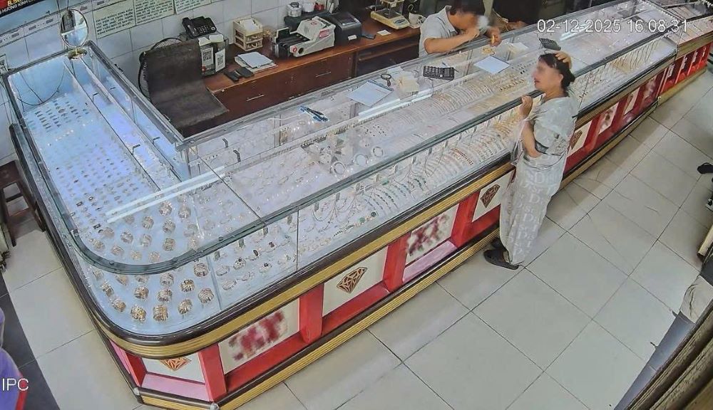 Trộm vàng của chủ, giấu trong bồn xả nước, nữ giúp việc thách thức công an "không đủ chứng cứ"- Ảnh 2.