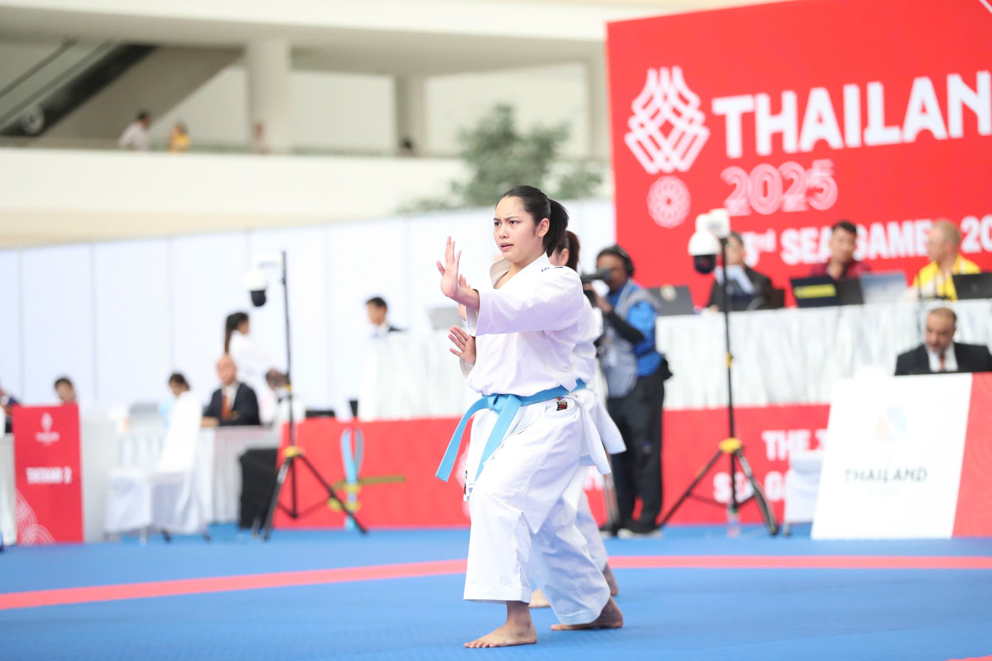 Võ Việt Nam "out trình" đánh cho đối thủ xây xẩm mặt mày, liên tiếp giành HCV SEA Games- Ảnh 8. Võ Việt Nam "out trình" đánh cho đối thủ xây xẩm mặt mày, liên tiếp giành HCV SEA Games- Ảnh 8.