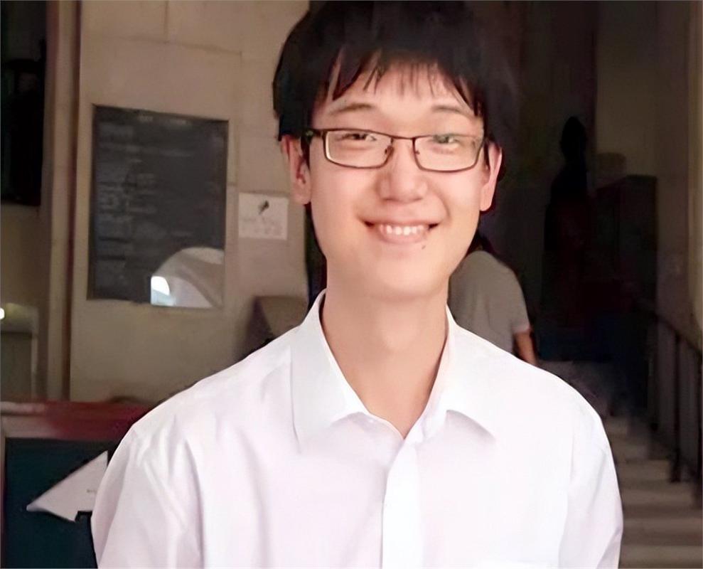 Không chọn cả Thanh Hoa, Bắc Đại để đi du học, nam sinh bị 11 trường đại học Mỹ từ chối: Gần 10 năm sau có cuộc đời khiến ai cũng ngỡ ngàng- Ảnh 1. Không chọn cả Thanh Hoa, Bắc Đại để đi du học, nam sinh bị 11 trường đại học Mỹ từ chối: Gần 10 năm sau có cuộc đời khiến ai cũng ngỡ ngàng- Ảnh 1.