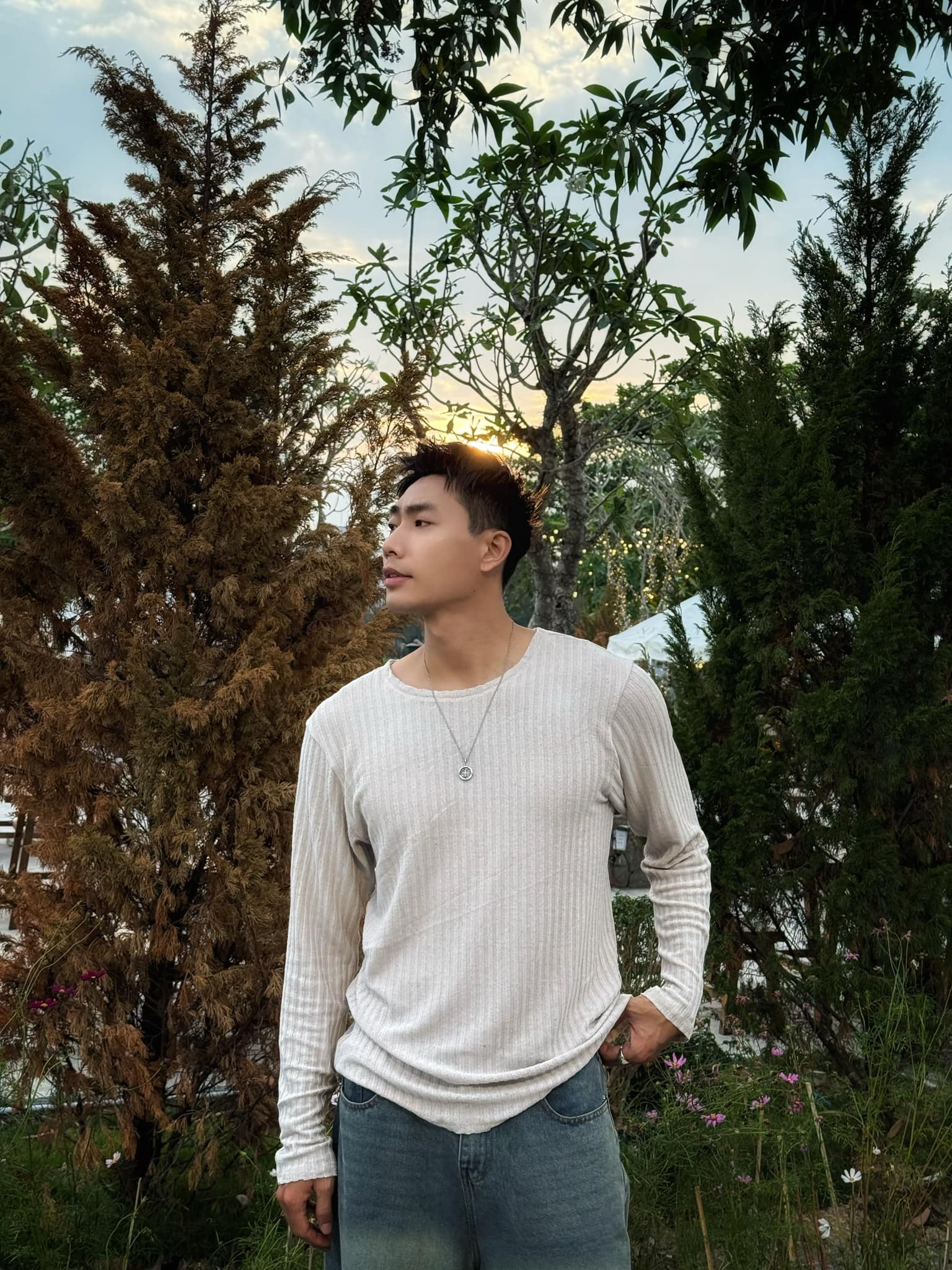 Nam thần Vbiz siêng cởi đồ trên sàn diễn, body 6 múi mướt mắt nhưng liên tục vướng nghi vấn yêu đồng giới- Ảnh 12. Nam thần Vbiz siêng cởi đồ trên sàn diễn, body 6 múi mướt mắt nhưng liên tục vướng nghi vấn yêu đồng giới- Ảnh 12.